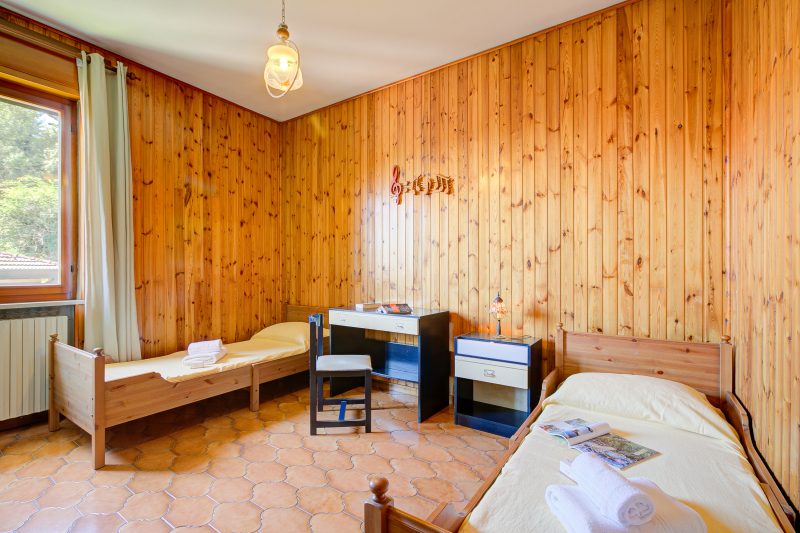A Due Passi Dal Bosco: Hillside Apartment with Garden&BBQ