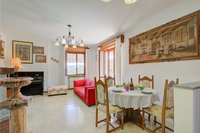 A Due Passi Dal Bosco: Hillside Apartment with Garden&BBQ