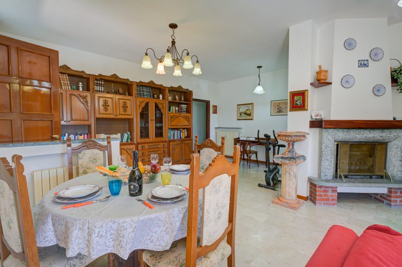 A Due Passi Dal Bosco: Hillside Apartment with Garden&BBQ