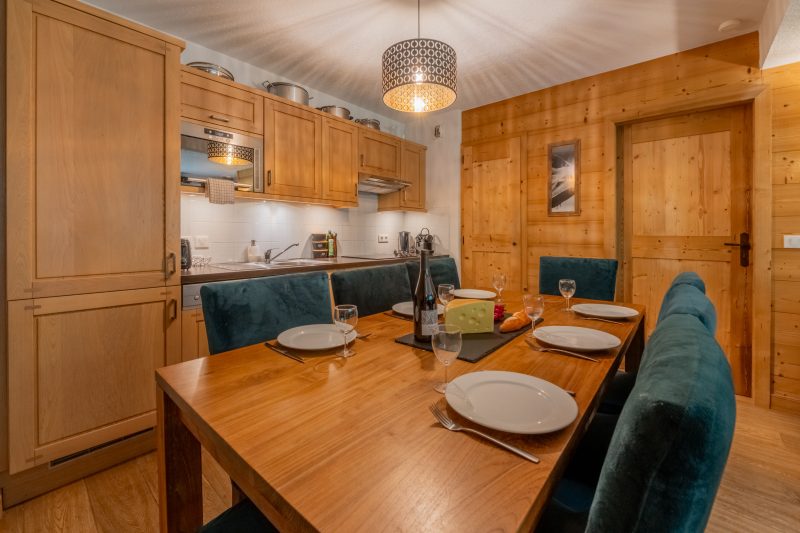 l'Ours Bleu B13 Ski-In at Vallorcine| Shared Pool, Gym & Wellness