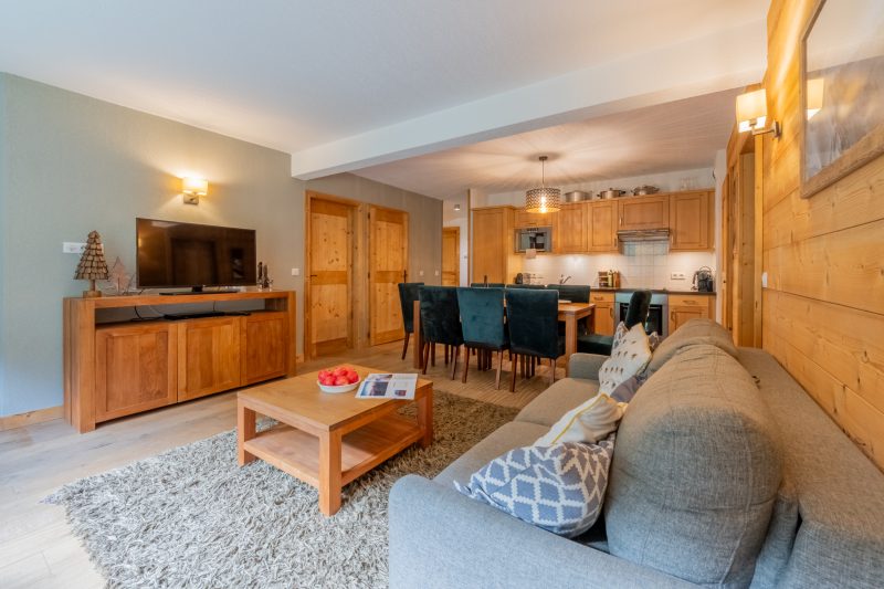 l'Ours Bleu B13 Ski-In at Vallorcine| Shared Pool, Gym & Wellness