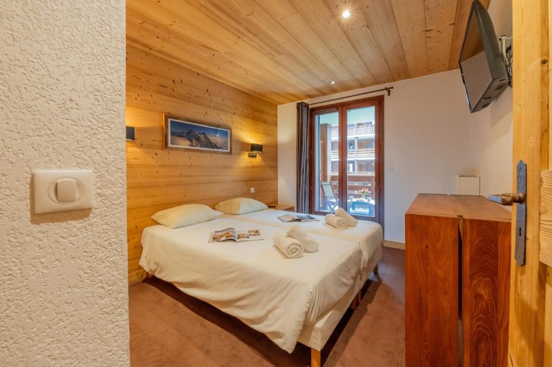 l'Ours Bleu B13 Ski-In at Vallorcine| Shared Pool, Gym & Wellness