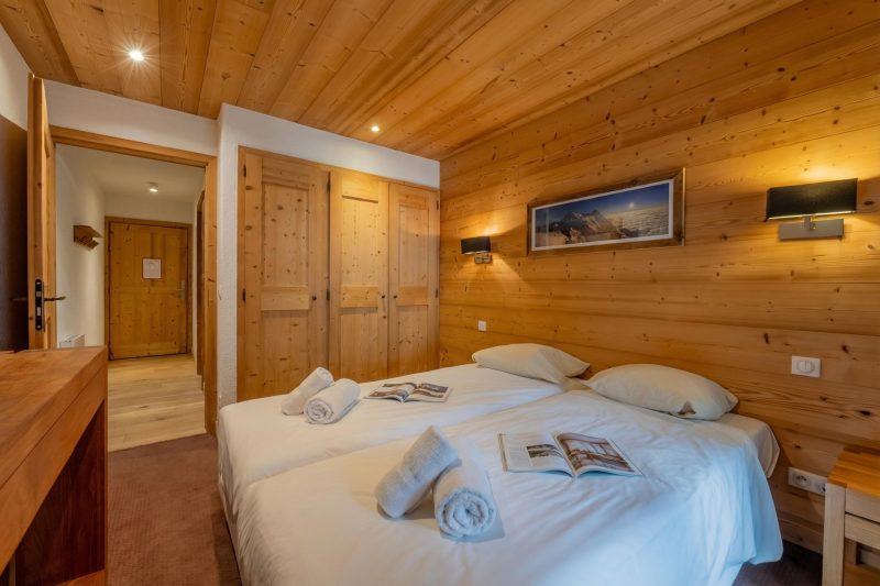 l'Ours Bleu B13 Ski-In at Vallorcine| Shared Pool, Gym & Wellness