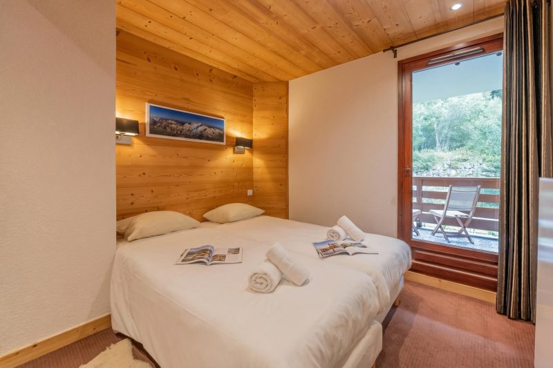 l'Ours Bleu B13 Ski-In at Vallorcine| Shared Pool, Gym & Wellness