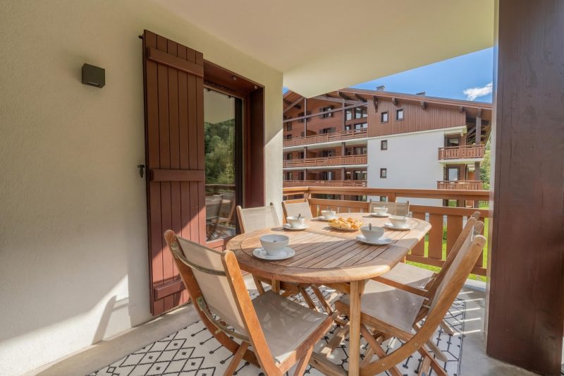 l'Ours Bleu B13 Ski-In at Vallorcine| Shared Pool, Gym & Wellness