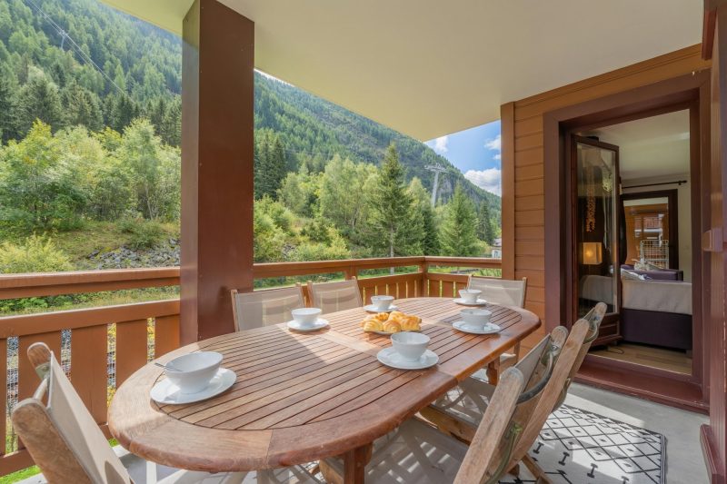 l'Ours Bleu B13 Ski-In at Vallorcine| Shared Pool, Gym & Wellness
