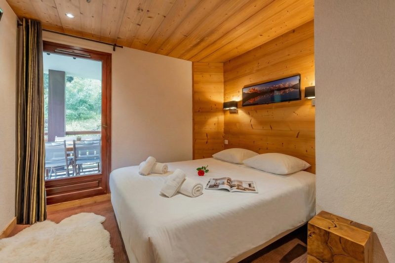 l'Ours Bleu B13 Ski-In at Vallorcine| Shared Pool, Gym & Wellness