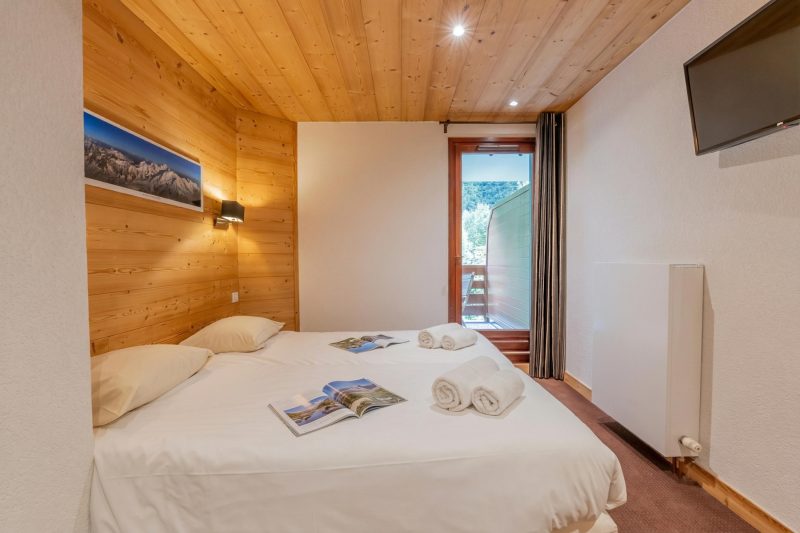 l'Ours Bleu B13 Ski-In at Vallorcine| Shared Pool, Gym & Wellness