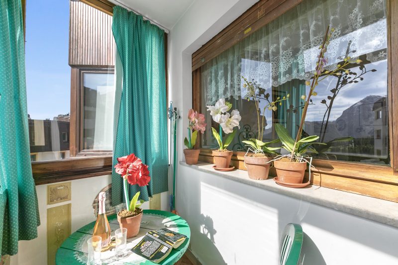 Appartamento Aricami with Balcony & Mountain View