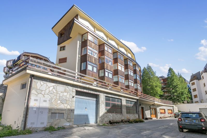 Appartamento Aricami with Balcony & Mountain View