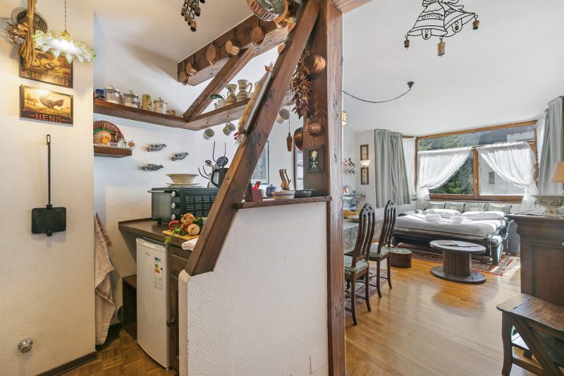 Appartamento Aricami with Balcony & Mountain View