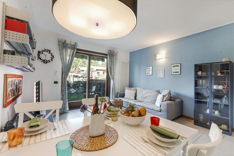 Blu Oltrelago: Leggiuno Lake Maggiore Apt w/ Shared Pool & Garden
