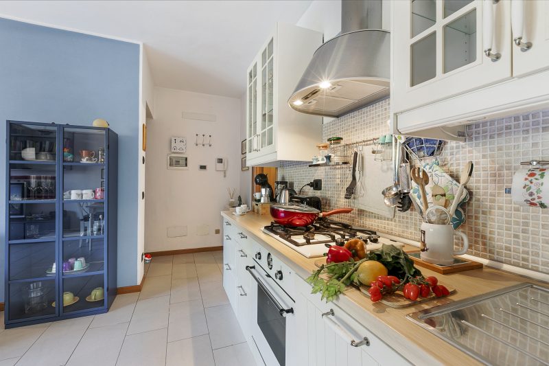 Blu Oltrelago: Leggiuno Lake Maggiore Apt w/ Shared Pool & Garden