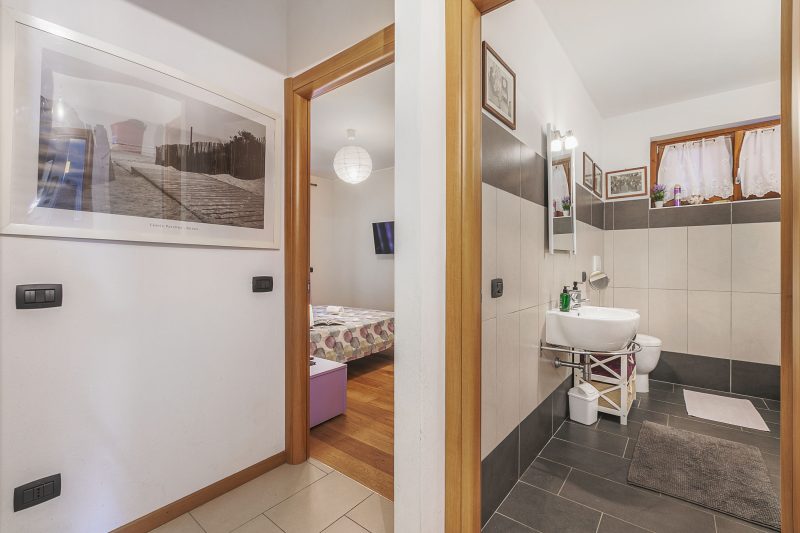 Blu Oltrelago: Leggiuno Lake Maggiore Apt w/ Shared Pool & Garden