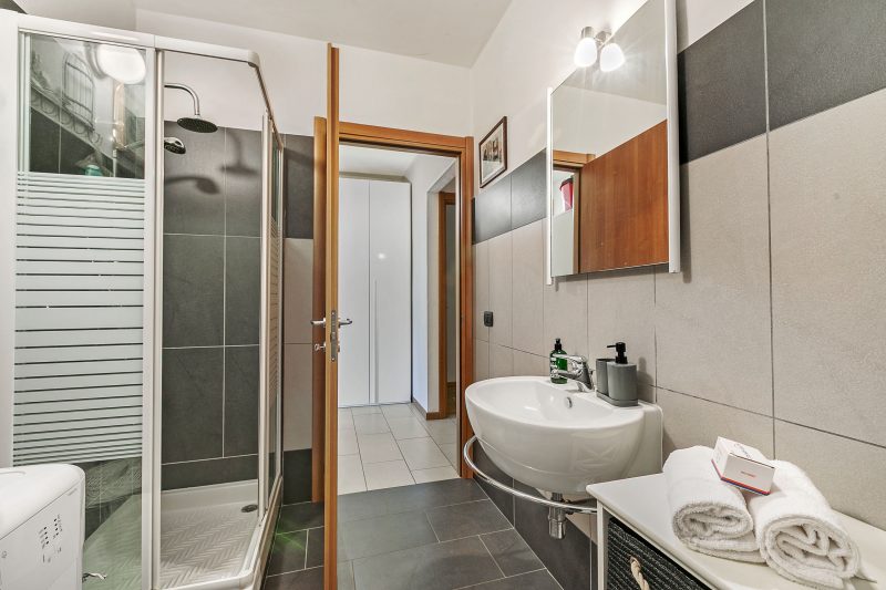 Blu Oltrelago: Leggiuno Lake Maggiore Apt w/ Shared Pool & Garden