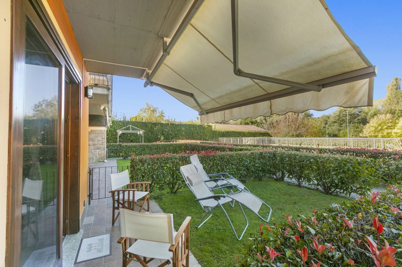 Blu Oltrelago: Leggiuno Lake Maggiore Apt w/ Shared Pool & Garden
