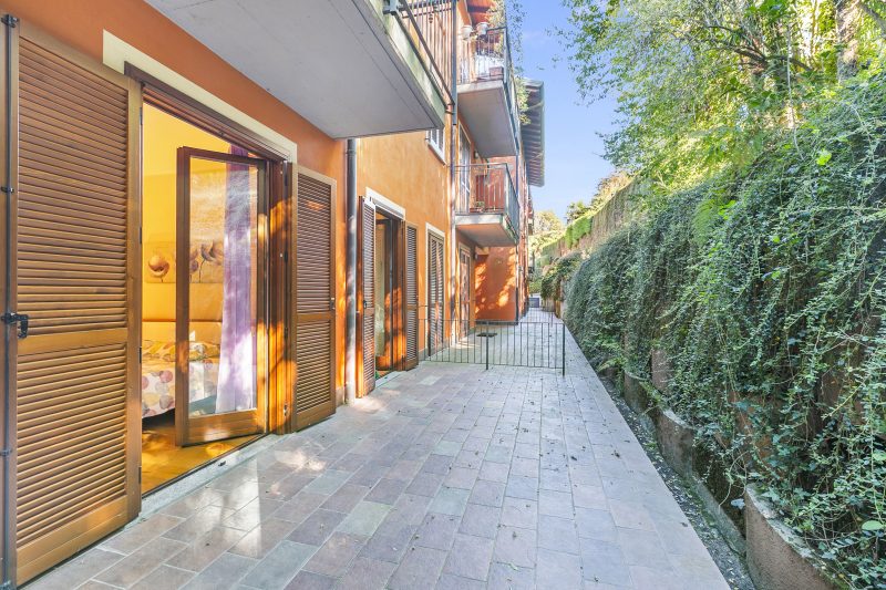 Blu Oltrelago: Leggiuno Lake Maggiore Apt w/ Shared Pool & Garden