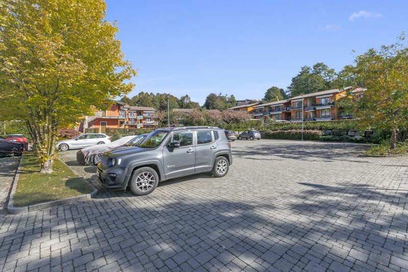 Blu Oltrelago: Leggiuno Lake Maggiore Apt w/ Shared Pool & Garden