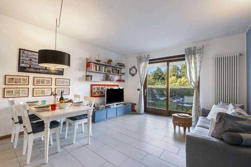 Blu Oltrelago: Leggiuno Lake Maggiore Apt w/ Shared Pool & Garden