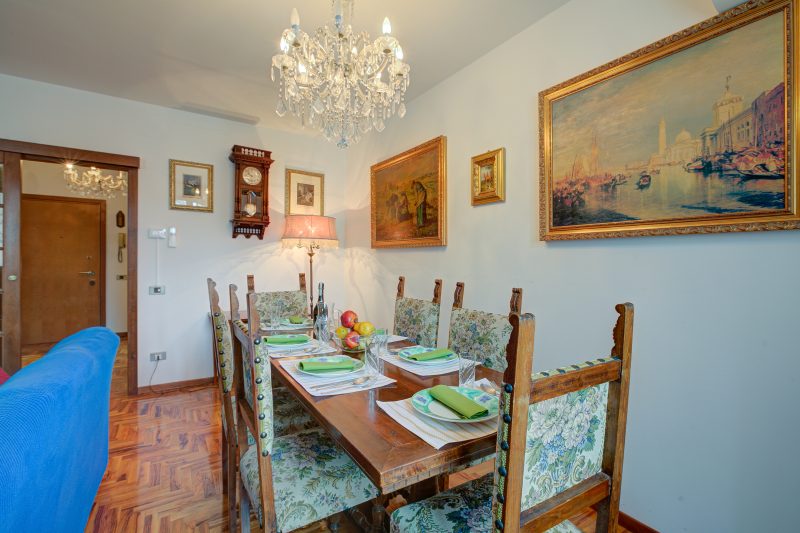 Lake Garda Home - 3BR with Balcony Views