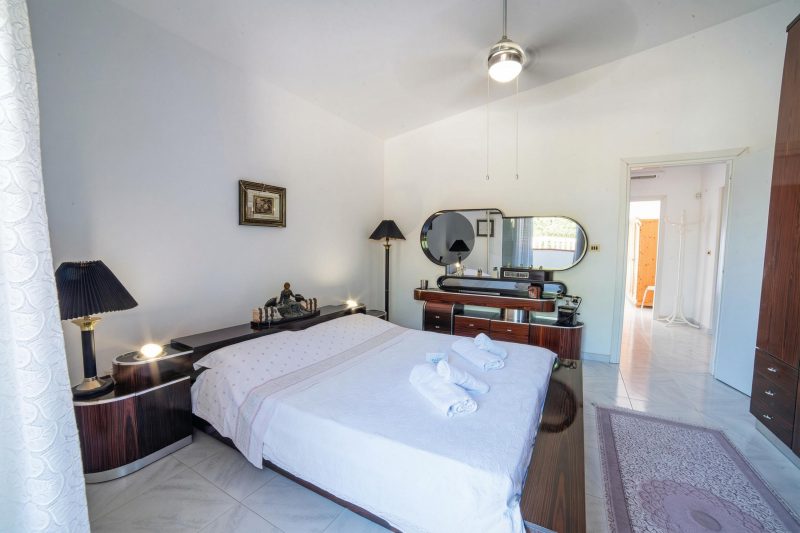 Villa Calò 2 with Garden, 200 meters from Sea