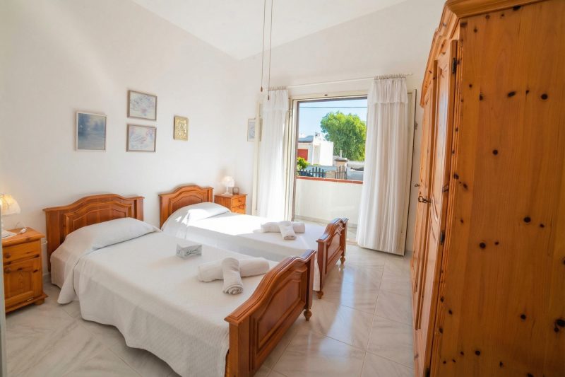 Villa Calò 2 with Garden, 200 meters from Sea