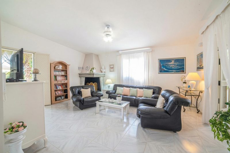 Villa Calò 2 with Garden, 200 meters from Sea