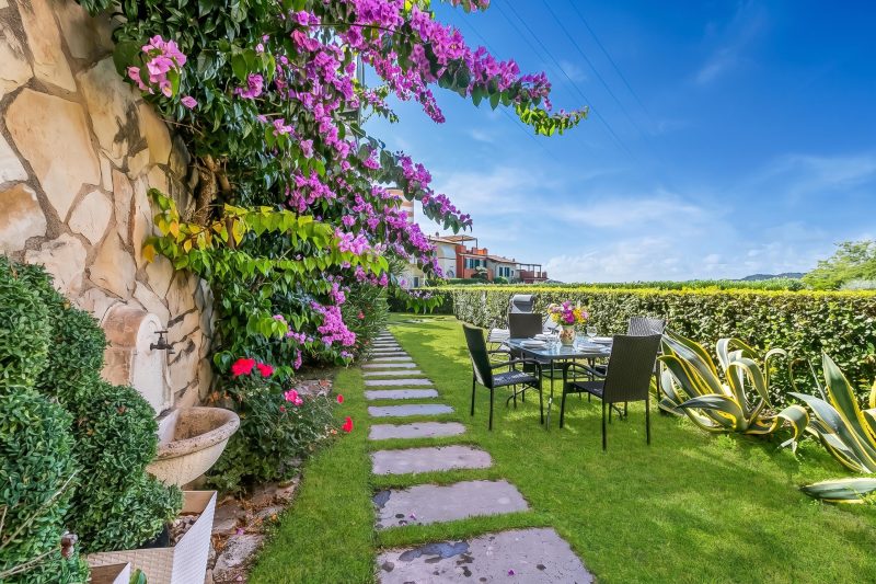 Sole Retreat: Shared Pool, garden&park