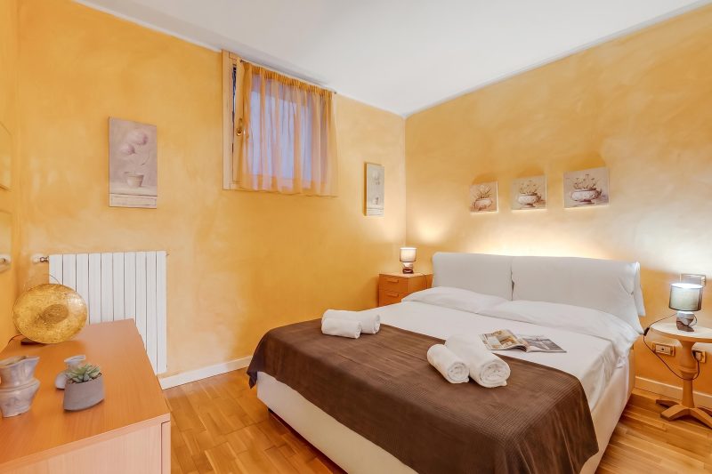Sole Retreat: Shared Pool, garden&park