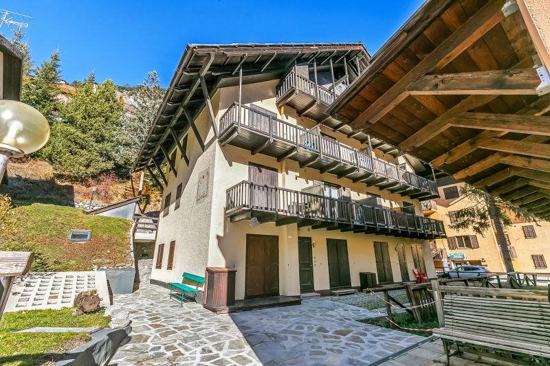 Rochebrune 5th - Flat with Balcony for 4