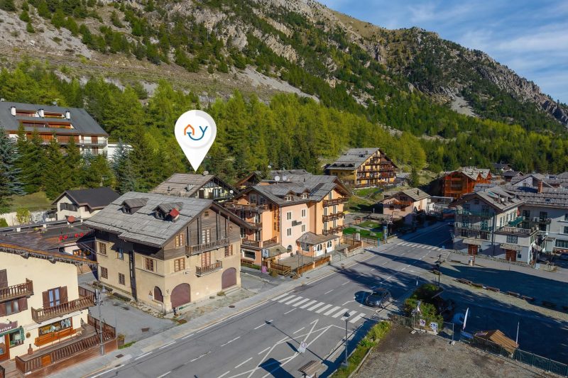 Rochebrune 5th - Flat with Balcony for 4