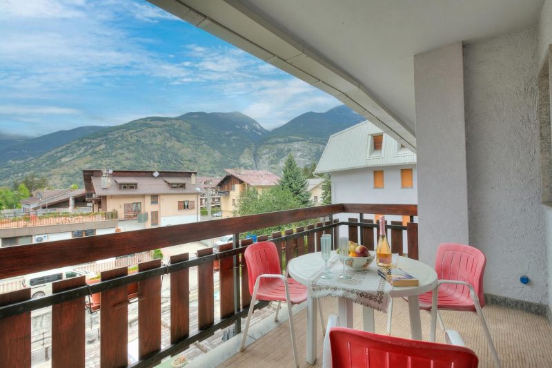 Appartamento Vista Alta with Balcony for 5