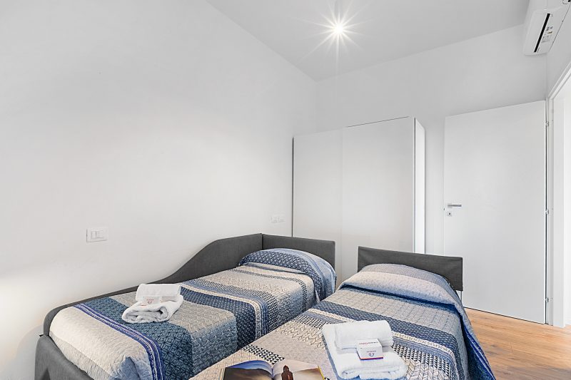 Specchio Di Cielo: Apartment with Terrace and AC Arona Center