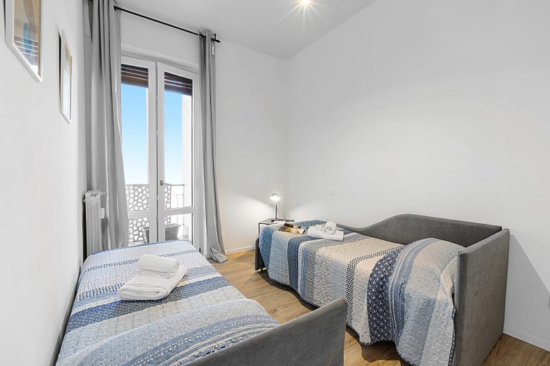 Specchio Di Cielo: Apartment with Terrace and AC Arona Center