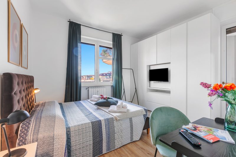 Specchio Di Cielo: Apartment with Terrace and AC Arona Center