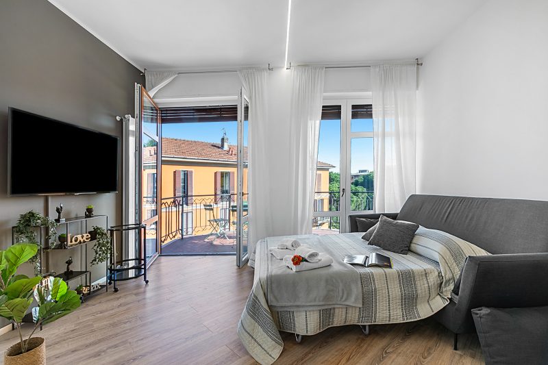 Specchio Di Cielo: Apartment with Terrace and AC Arona Center