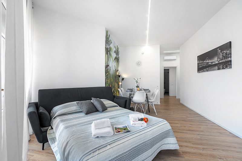 Specchio Di Cielo: Apartment with Terrace and AC Arona Center