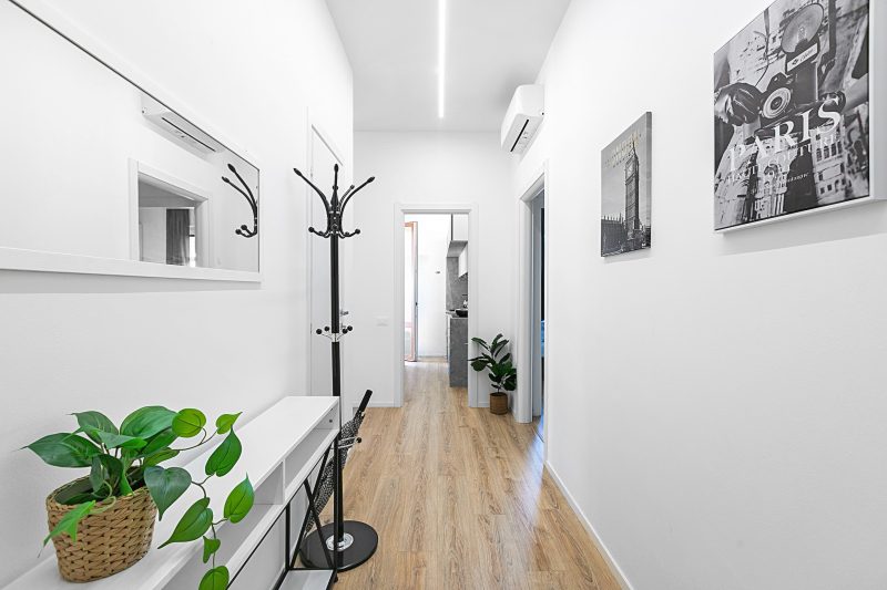 Specchio Di Cielo: Apartment with Terrace and AC Arona Center