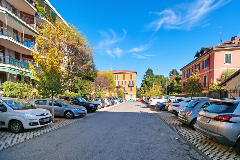 Specchio Di Cielo: Apartment with Terrace and AC Arona Center