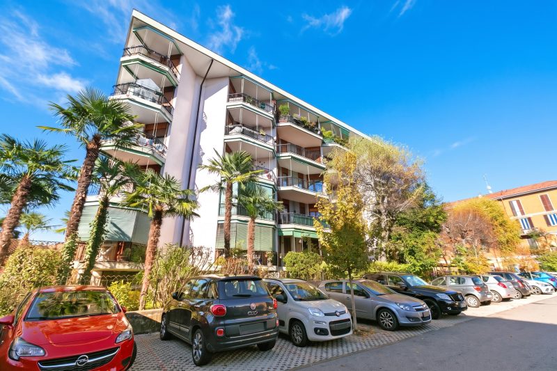 Specchio Di Cielo: Apartment with Terrace and AC Arona Center