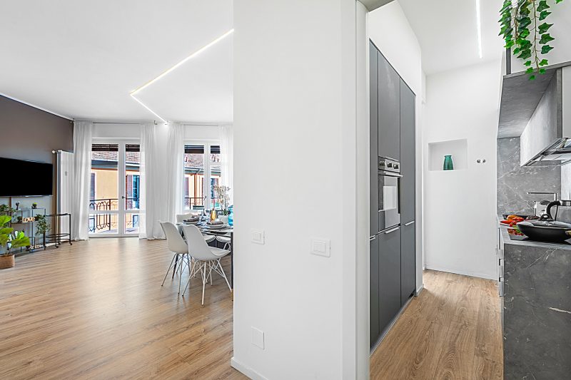 Specchio Di Cielo: Apartment with Terrace and AC Arona Center
