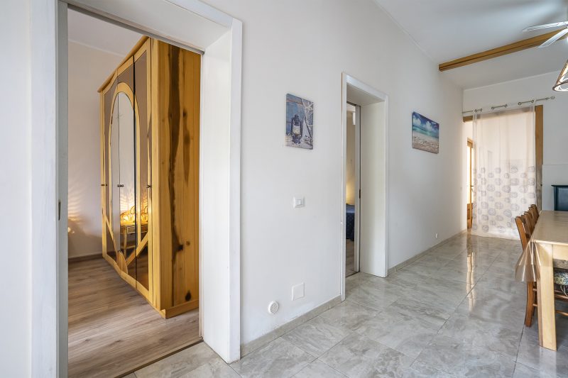 Brezza Apartment with Terrace Near The Sea