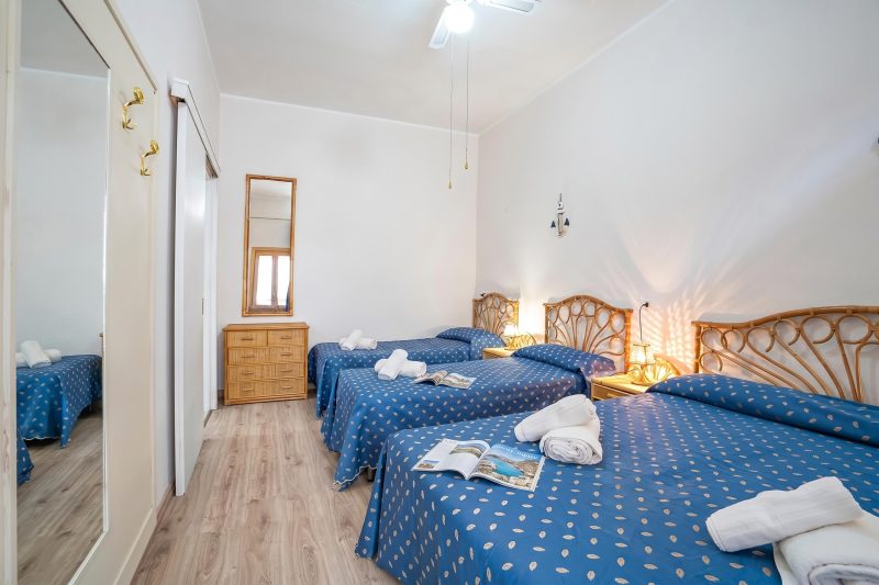 Brezza Apartment with Terrace Near The Sea