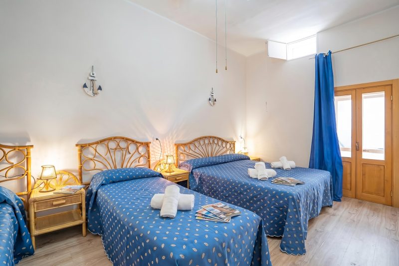Brezza Apartment with Terrace Near The Sea