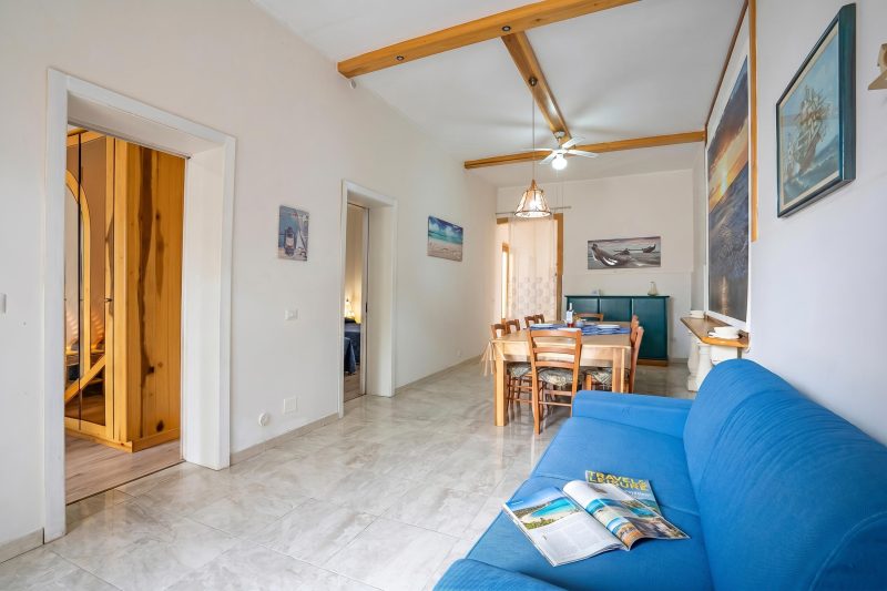 Brezza Apartment with Terrace Near The Sea