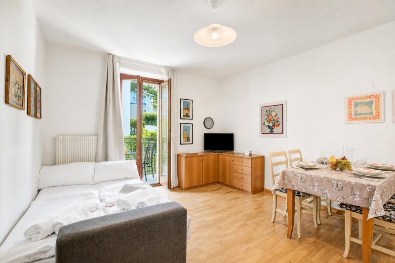 Ardaro 1 - Riva del Garda Apartment with 2 Balconies