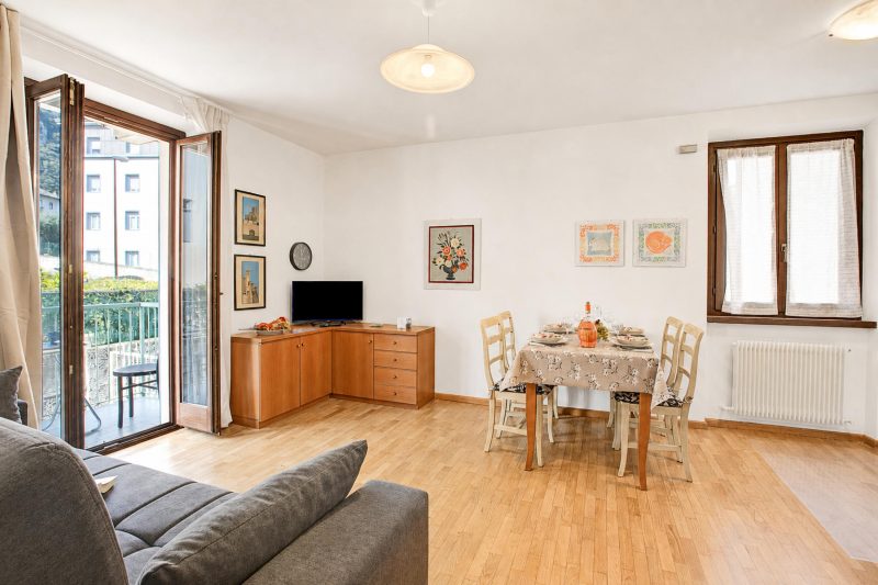 Ardaro 1 - Riva del Garda Apartment with 2 Balconies