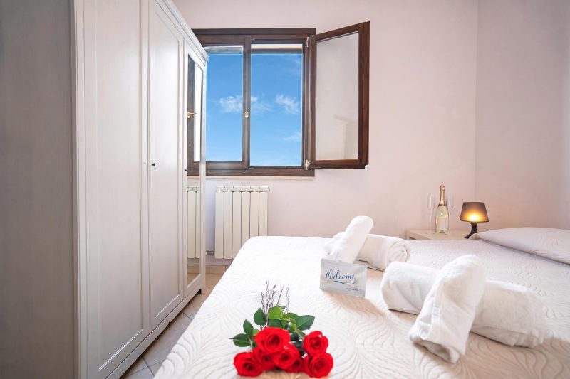 Casa Pascoli with Veranda Dining near Sandy Beach