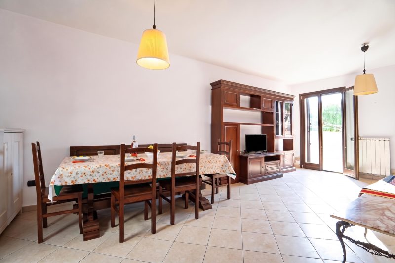 Casa Pascoli with Veranda Dining near Sandy Beach
