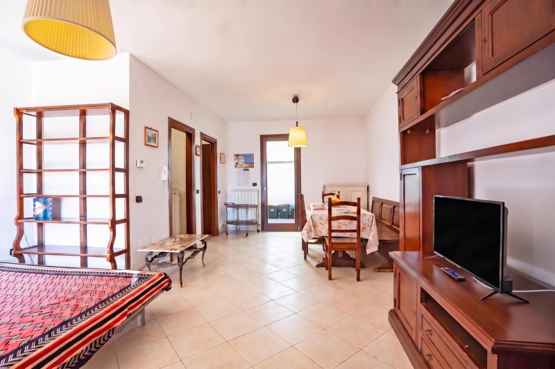 Casa Pascoli with Veranda Dining near Sandy Beach